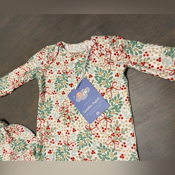 🎄 NEWBORN Charlie’s Project Gown & Hat | NWT | Christmas 🎄 - Picture 3 of 5